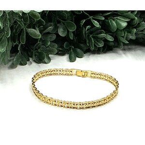 Gold Tone Chain Bracelet With Secure Clasp